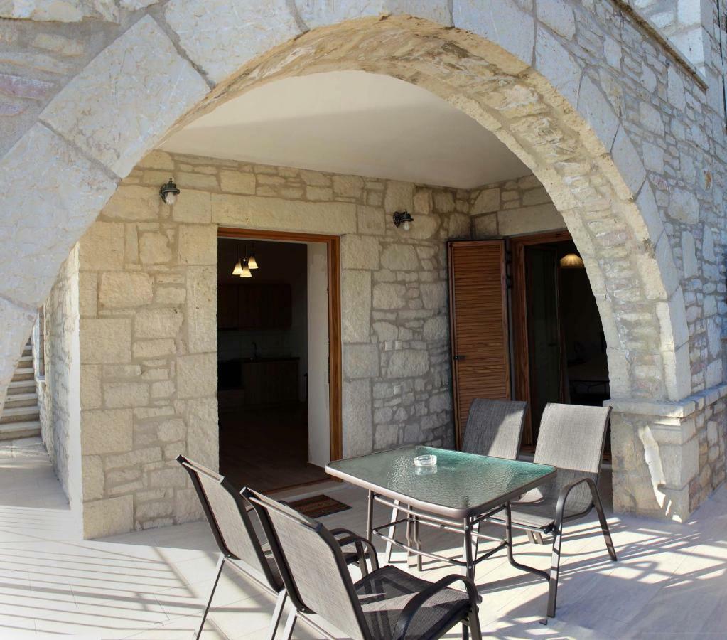 Olive Stonehouses Kalamáta Buitenkant foto